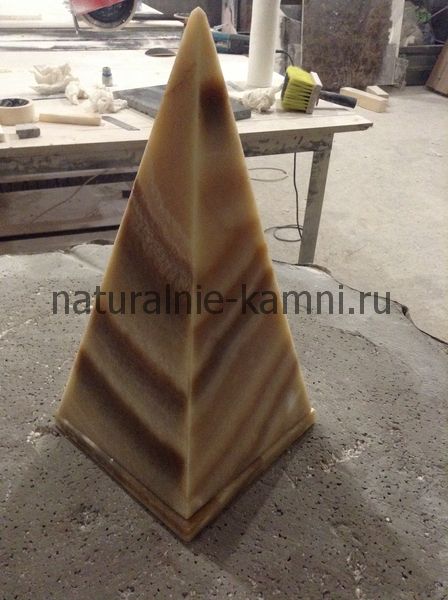 сувенир пирамида onix MIELE